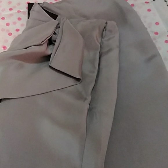Stunning NWT Grey Silk Skirt. - Picture 6 of 7